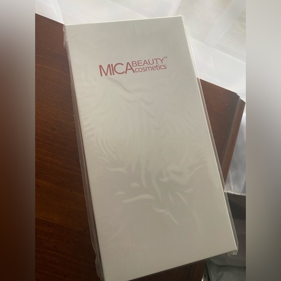 Mica Brush Set   (New in Sealed Box) - Picture 4 of 4
